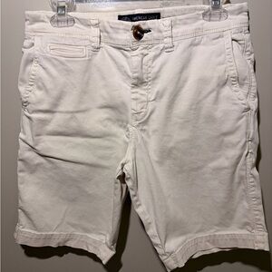 American Eagle Outfitters Mens Beige Shorts Classic Fit 98% cotton- Size 30